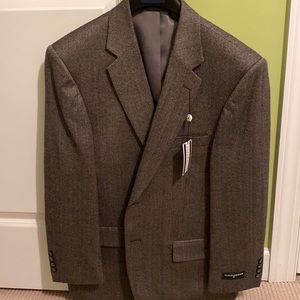 Saddlebreed Men’s sport coat. Size 42 short. Never worn, still with tags
